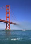 Foto, Bild: Pylon der Golden Gate Bridge mit Nebel