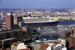 Foto, Bild: Queen Mary 2 verlsst Hamburg vorbei an der Kehrwiederspitze