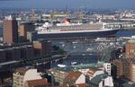Foto, Bild: Queen Mary 2 verlsst Hamburg vorbei an der Kehrwiederspitze