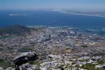 Foto, Bild: Blick vom Tafelberg auf die City mit dem Hafen von Kapstadt