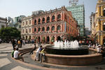 Foto, Bild: Der Senado Square mit Brunnen und historischen Gebäuden