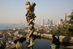 Foto, Bild: Blick vom Xinhaoshan Hill mit dem Drachenbrunnen auf Qingdao