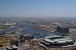 Foto, Bild: Blick über City und Hafen mit Charles Grimes Bridge