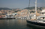 Foto, Bild: Blick vom Porto Antico auf den Yachthafen und die City