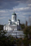 Foto, Bild: Dom (Tuomiokirkko) von Helsinki am Senatsplatz (Senaatintori) hinter dem Rathaus