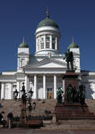 Foto, Bild: Dom (Tuomiokirkko) von Helsinki am Senatsplatz (Senaatintori) und Denkmal Alexander II