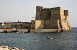 Foto, Bild: Castel dell´Ovo ist eine Hafenburg auf einem vorgelagerten Felsen aus dem 9. Jh. (Neubau 12. Jh.)