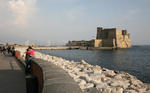 Foto, Bild: Castel dell´Ovo ist eine Hafenburg auf einem vorgelagerten Felsen aus dem 9. Jh. (Neubau 12. Jh.)