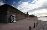 Foto, Bild: Mauer der Peter-Paul-Festung von 1703 mit ihren Bastionen am Ufer der Newa
