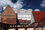 Foto, Bild: alte Häuser und wieder aufgebautes Renaissanceschloss