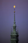 Foto, Bild: Rathausturmspitze im Abendlicht