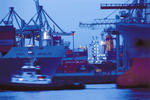 Foto, Bild: Containerschiffe am HHLA Container Terminal Burchardkai (Athabaskakai) Hafen Hamburg zur Blauen Stunde