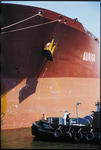 Foto, Bild: Massengutfrachter (Bulker, Bulk Carrier) AURIGA mit Schlepper am Hansaport Hamburg