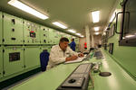 Foto, Bild: Chief Engineer, Leitender Ingenieur (Leitender technischer Offizier) im Maschinenkontrollraum
