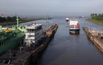 Foto, Bild: Nord-Ostsee-Kanal (NOK, Kiel Canal) Blick vom Containerschiff in der Schleuse Brunsbüttel (Brunsbüttel Locks) Richtung Elbe