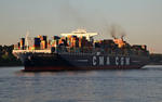 Foto, Bild: Großcontainerschiff CMA CGM MARCO POLO verlässt den Hamburger Hafen