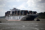 Foto, Bild: Containerschiff CMA CGM LEO bei Hamburg