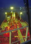 Foto, Bild: Vorschiff des Tankers (Chemikalientanker, Produkttanker) im Donaudelta abends