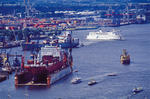 Foto, Bild: Schwimmdock von Blohm+Voss mit Schiffen auf der Elbe