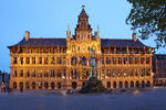 Foto, Bild: Brabobrunnen vor Rathaus in Antwerpen
