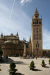 Foto, Bild: Die Kathedrale mit der 97 m hohen Giralda, einem umgebauten Minarett